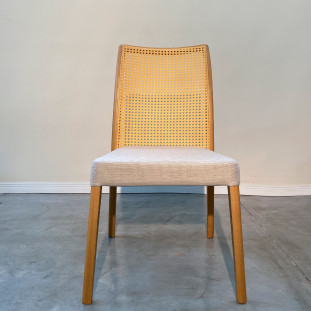 Cadeira Saragoça 103 em Madeira Maciça com Encosto em Palha, Cor Amêndoa|Tecido Linho 130